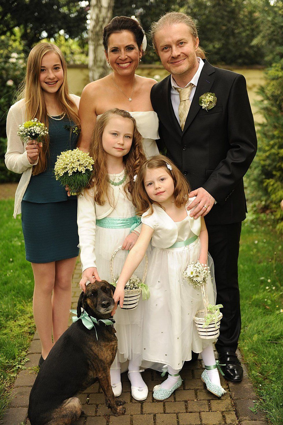 Dcery Lily, Violeta a Sophie (zleva) šly mamince na svatbu s Pavlem Šporclem za družičky.