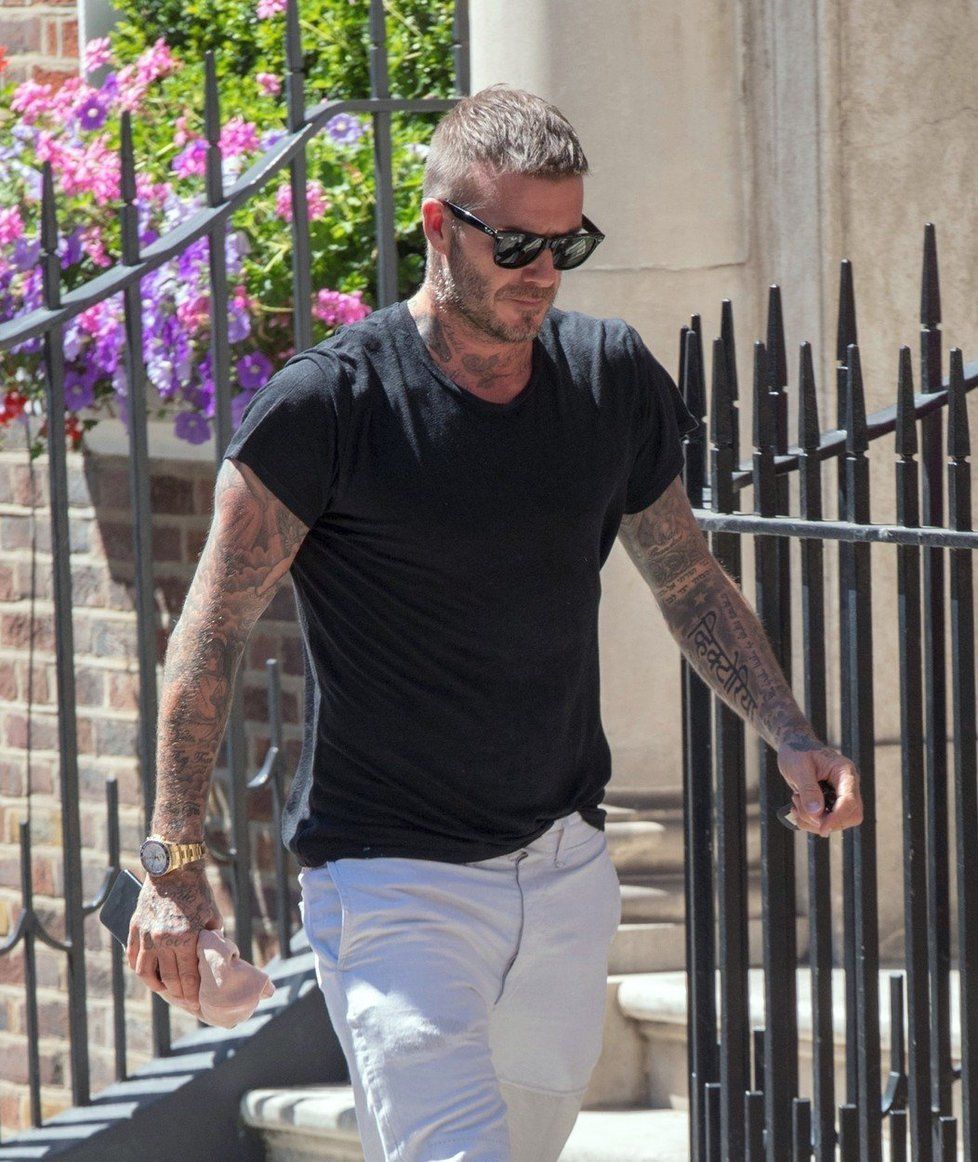 David Beckham je další sexsymbol, ke kterému kérka jednoduše patří! Mnoho jeho obrázků je inspirací pro ostatní muže. Není ale neomylný, pár chybiček se v jeho malůvkách také najde.