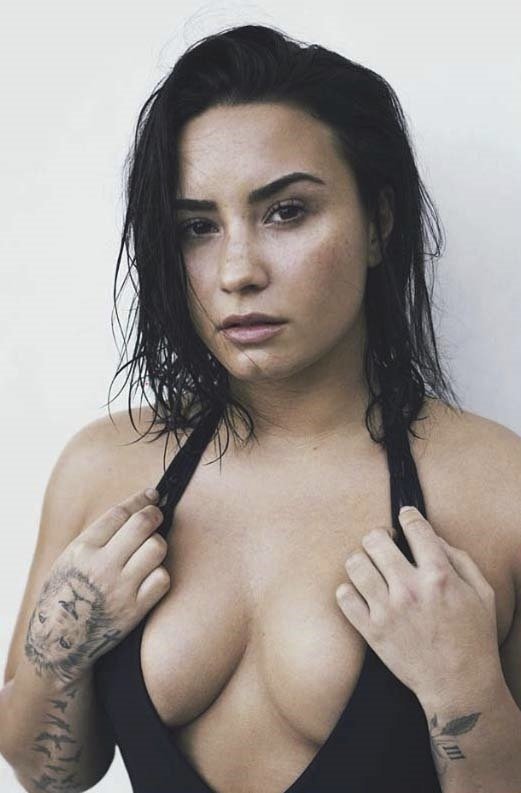 Demi Lovato má také vytetovaného lva.Je o něco menší kérku, než má Ed Sheeran, a to je pro ženu nejspíš lepší volba!!