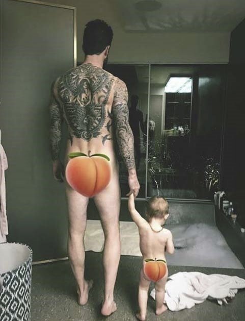 Adam Levine se take nechává rád pokreslit. Na jeho těle tedy najdete pokaždé něco nového, co vás určitě zaujme.