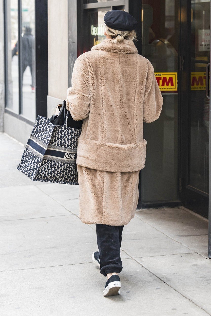 Diane Kruger a její kabelka od značky Dior.