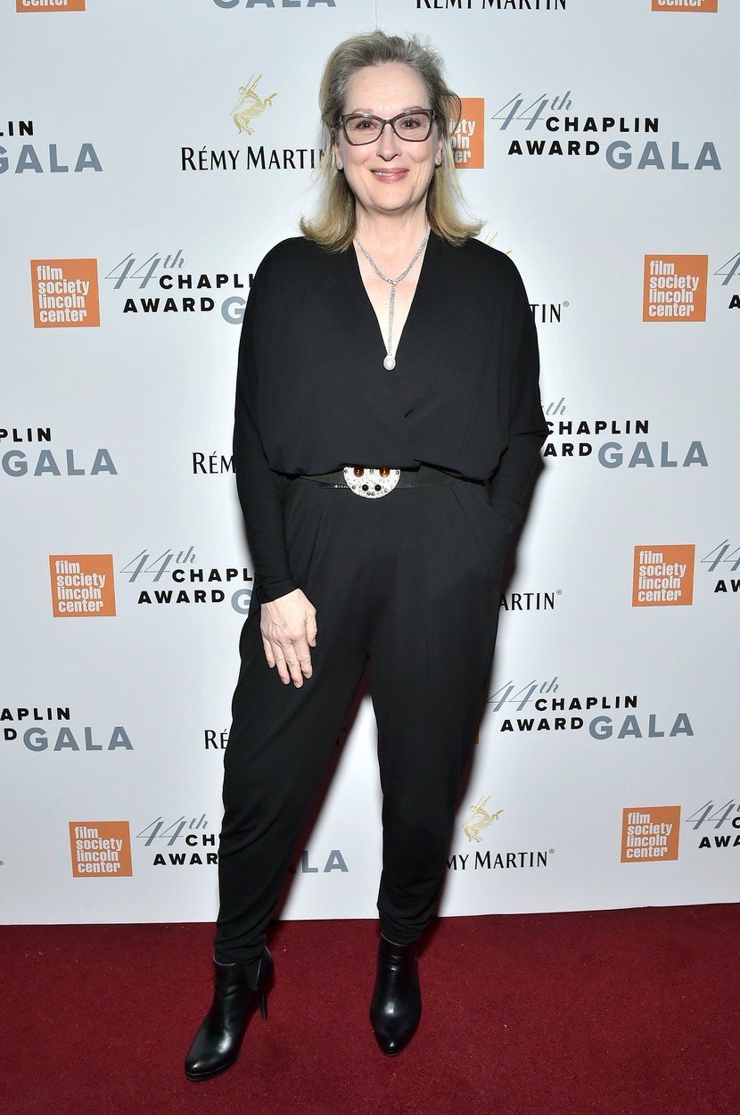 Meryl Streep (68) umí stárnout stylově a její styl jí závidí nejedna žena. Dopustit nedá na slušivé overaly.