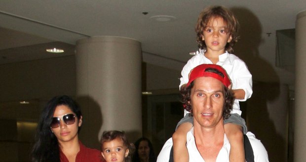 Matthew McConaughey s Camilou Alves a jejich děti