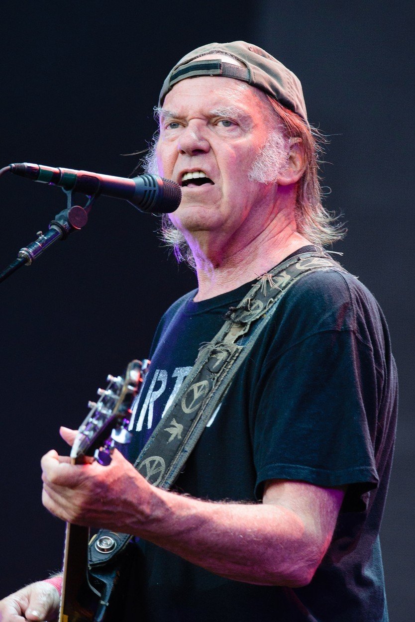 Kanadský zpěvák, písničkář a hudebník Neil Young (75) se s epilepsií potýká celý život. &#34;Je to nemoc, o které toho nikdo moc neví, ale je mojí součástí. Část mé hlavy, část toho, co se tam děje,&#34; říká o své diagnóze