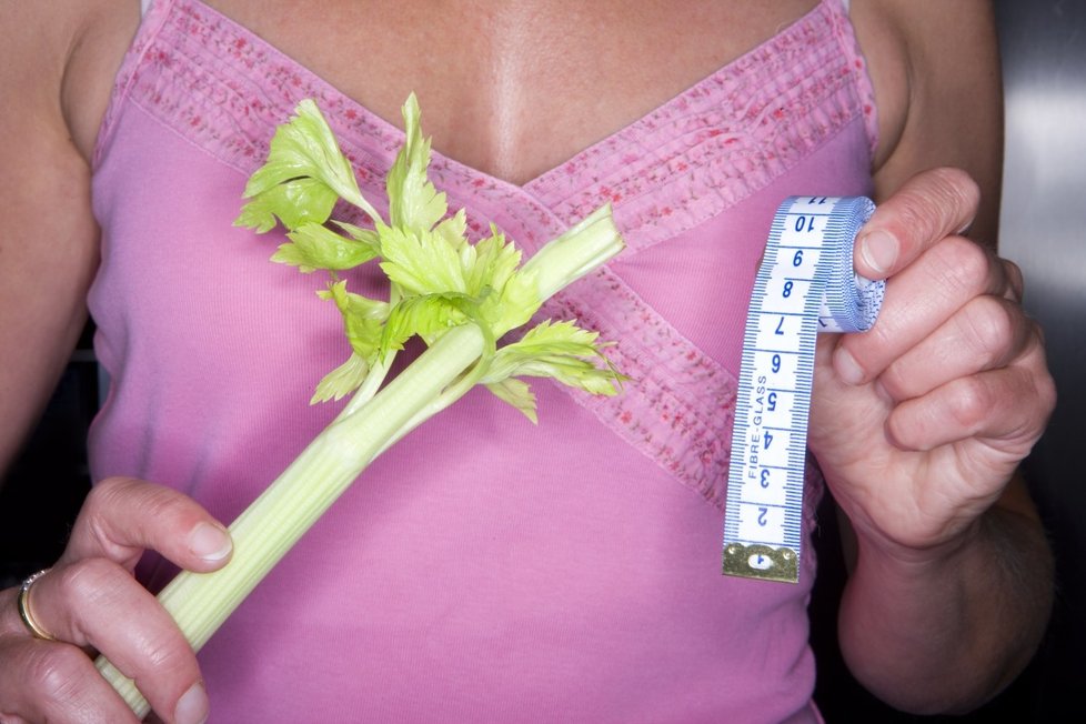 Celetová dieta slibuje rychlý úbytek váhy, ale je zdraví nebezpečná