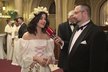 Rozejitá Celeste Buckingham: Zůstaly jí svatební šaty od romských dětí!