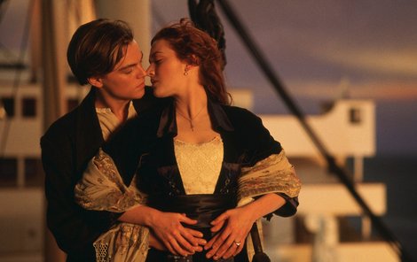 1997 Legendární scéna s Leonardem DiCapriem a Kate Winsletovou.