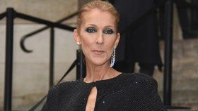 Zpěvačka Céline Dion na módní přehlídce v Paříži