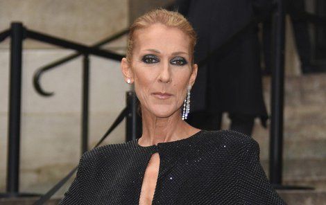 Zpěvačka Céline Dion na módní přehlídce v Paříži