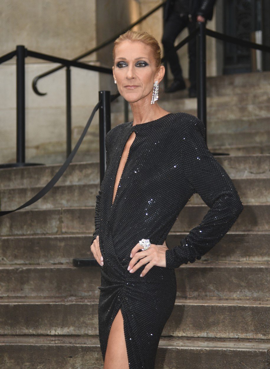 Zpěvačka Céline Dion na módní přehlídce v Paříži