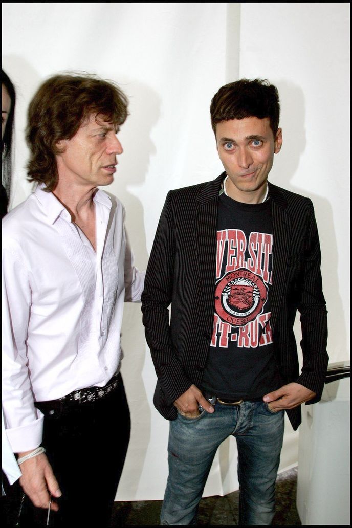 Hedi Slimane s Mickem Jaggerem v roce 2006 na přehlídce Dior