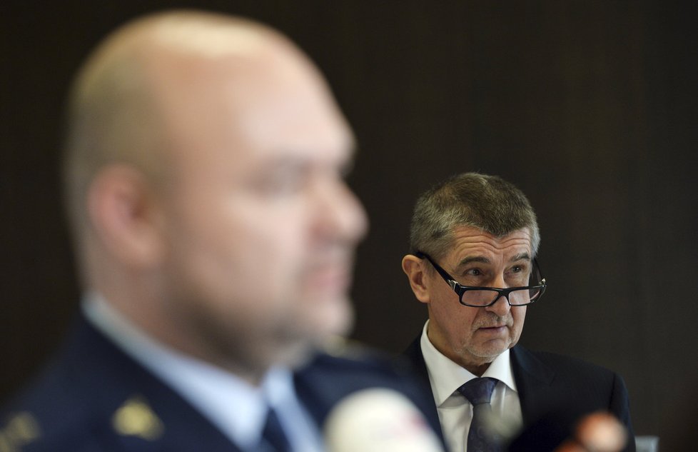 Ministr financí Andrej Babiš na tiskové konferenci Celní správy