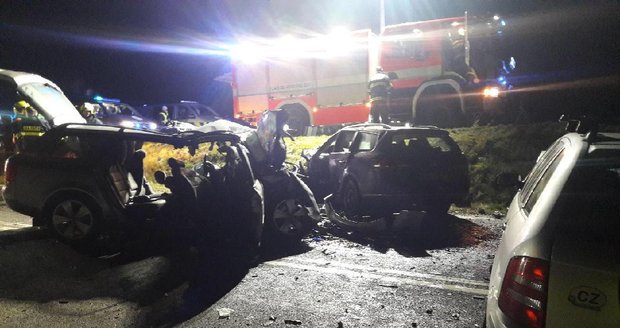 Děsivá nehoda u Znojma si v úterý v podvečer vyžádala čtyři lidské životy. Tří cizinců a mladé ženy.