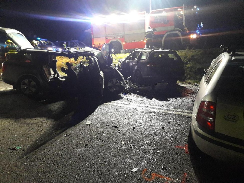 Děsivá nehoda u Znojma si v úterý v podvečer vyžádala čtyři lidské životy. Tří cizinců a mladé ženy.
