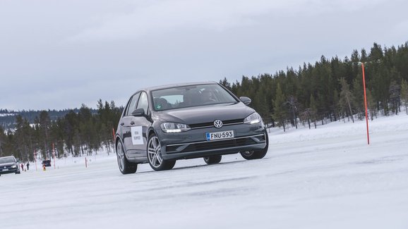 Testovali jsme celoroční pneumatiky ve Finsku: Na skok v ledovém království