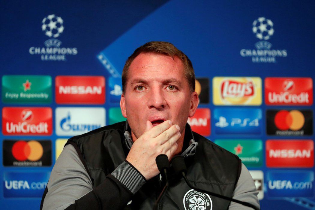 Trenér Celticu Brendan Rodgers před bitvou s PSG