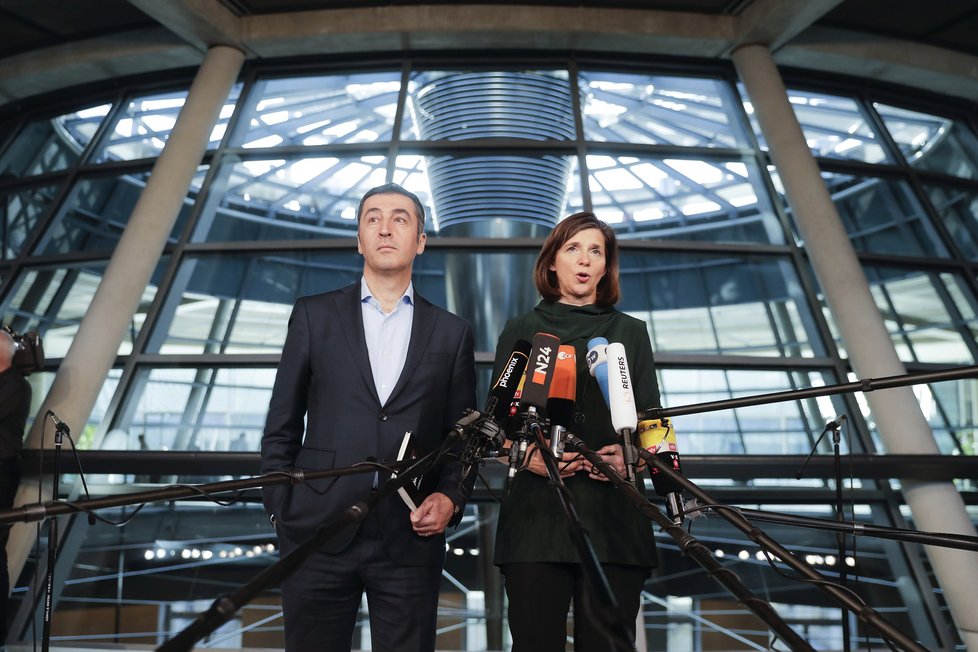 Cem Özdemir a Katrin Goering-Eckardtová, čelní představitelé Zelených, po vyjednávání o německé koalici