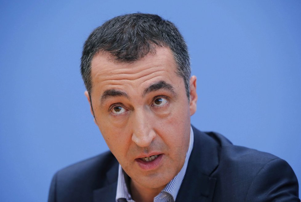 Lídr německých Zelených Cem Özdemir je syn tureckého gastarbeitera a muslim