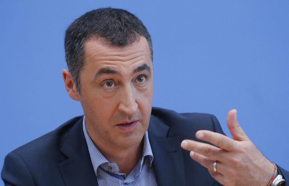 Lídr německých Zelených Cem Özdemir je syn tureckého gastarbeitera a muslim