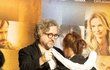 Premiéra filmu Cena za štěstí: Jan Hřebejk s mladou herečkou se do sebe zamotali šálami Premiéra filmu Cena za štěstí: Jan Hřebejk s mladou herečkou se do sebe zamotali šálami