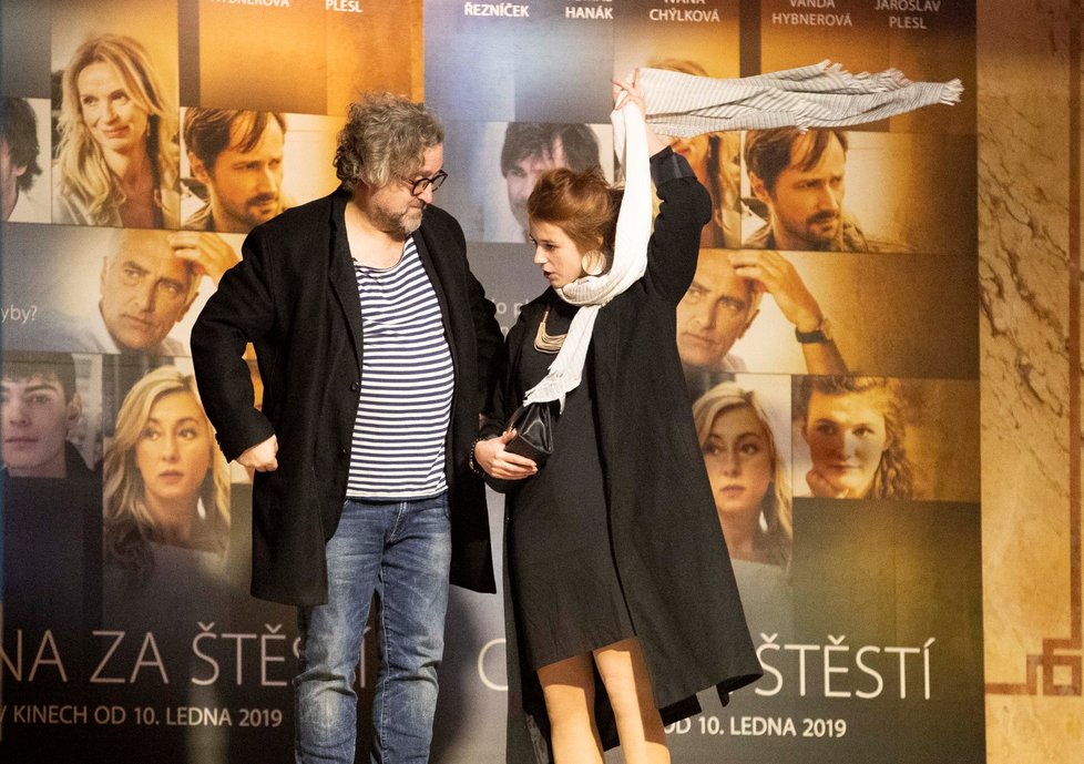 Premiéra filmu Cena za štěstí: Jan Hřebejk s mladou herečkou k sobě měli blízko