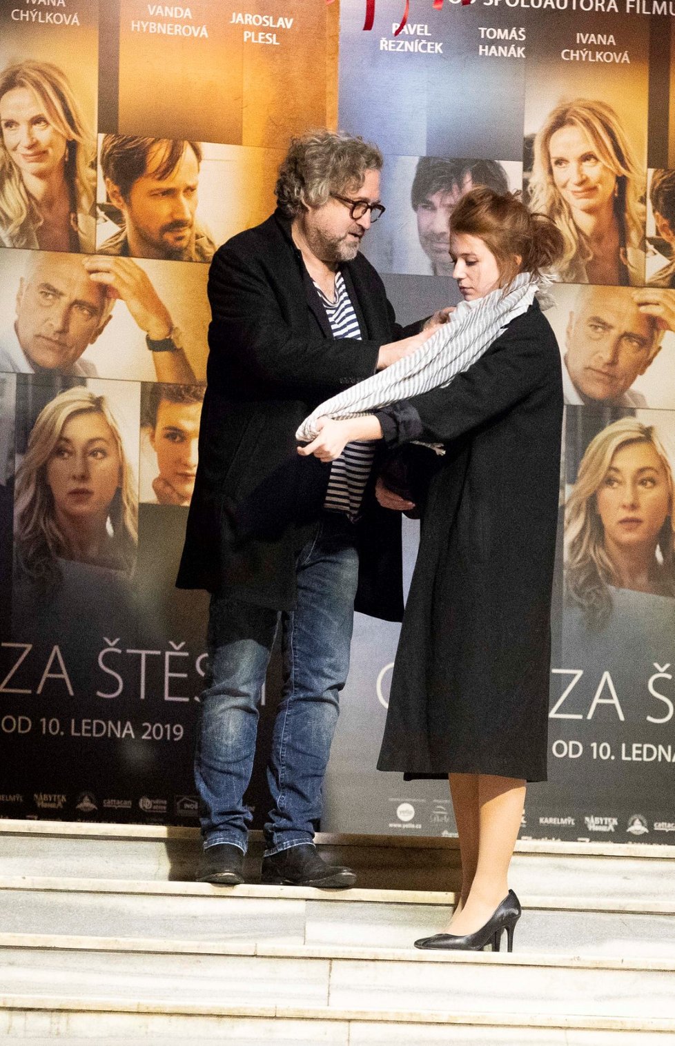 Premiéra filmu Cena za štěstí: Jan Hřebejk s mladou herečkou k sobě měli blízko