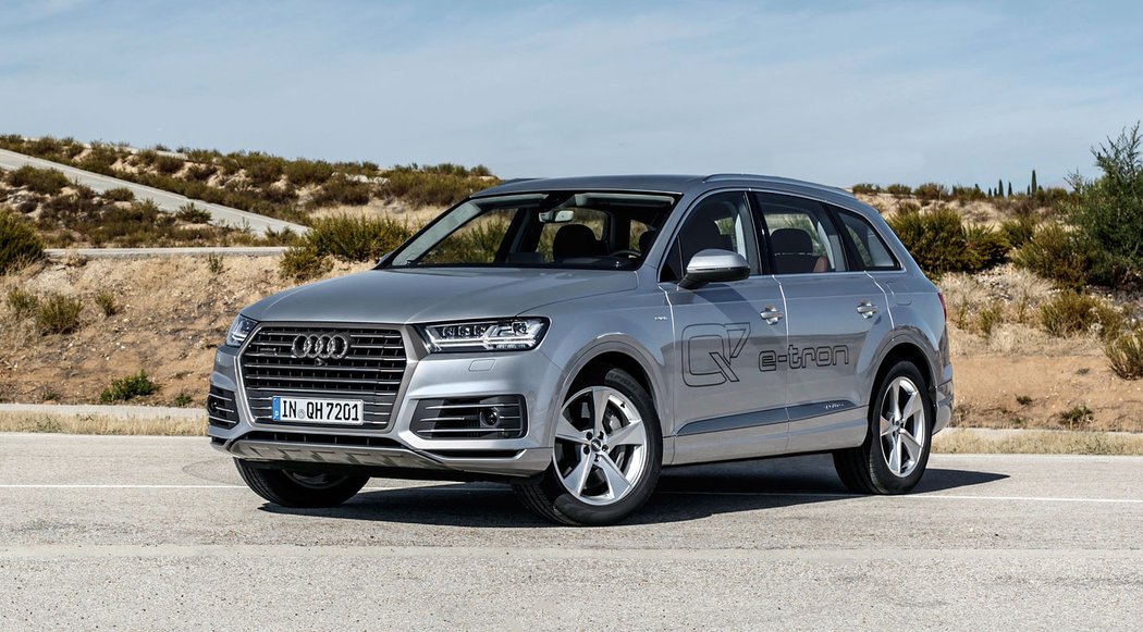 Q7: 3.0 TDI/160 kW, 3.0 TDI/200 kW, 3.0 TDI e-tron/190 kW, 4.0 biTDI/320 kW,od 1 276 561 Kč