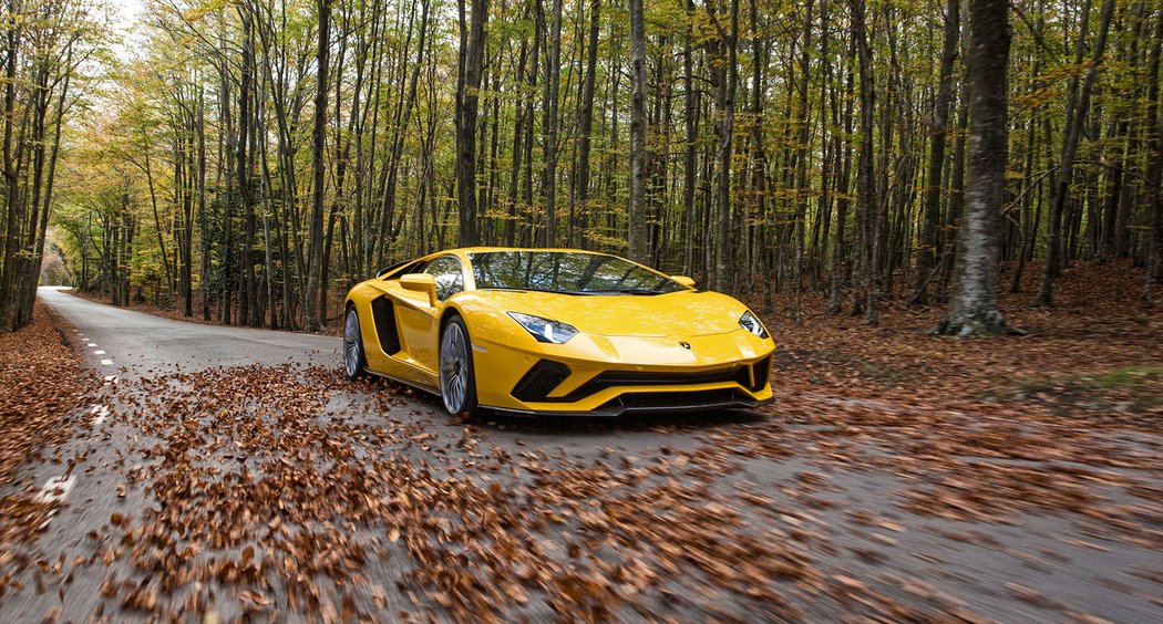 Aventador: S/544 kW, od 7 320 430 Kč (přepočet)