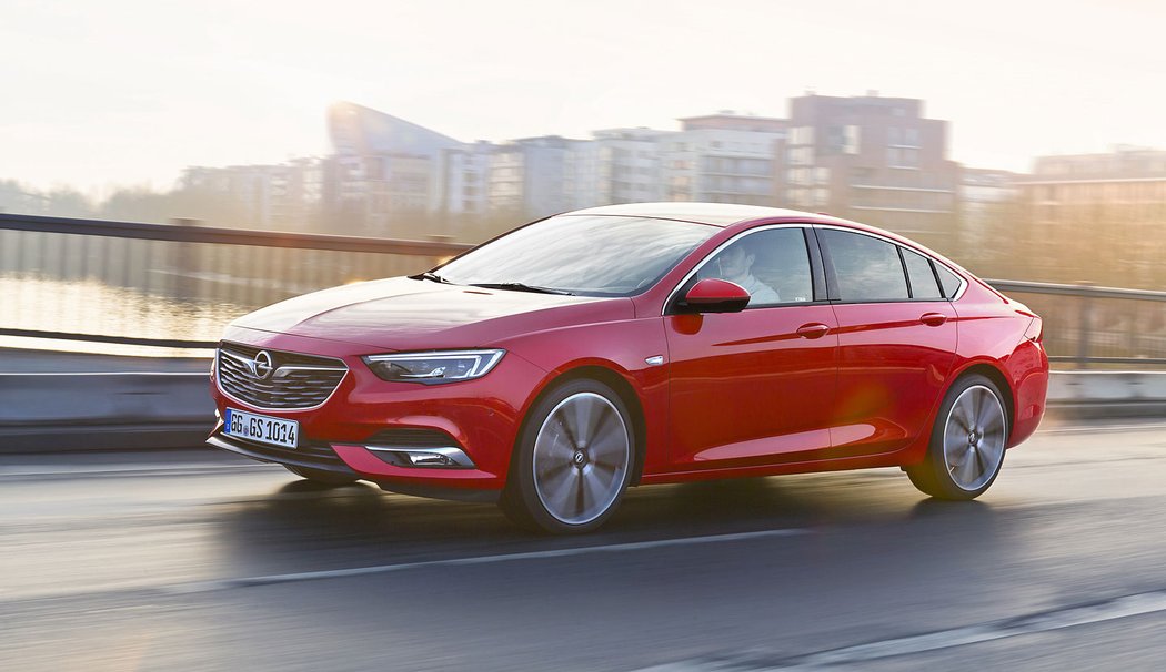 Insignia: 2.0 Turbo/191 kW, 2.0 CDTI/125 kW, 2.0 CDTI Bi-Turbo/154 kW, od 596 371 Kč