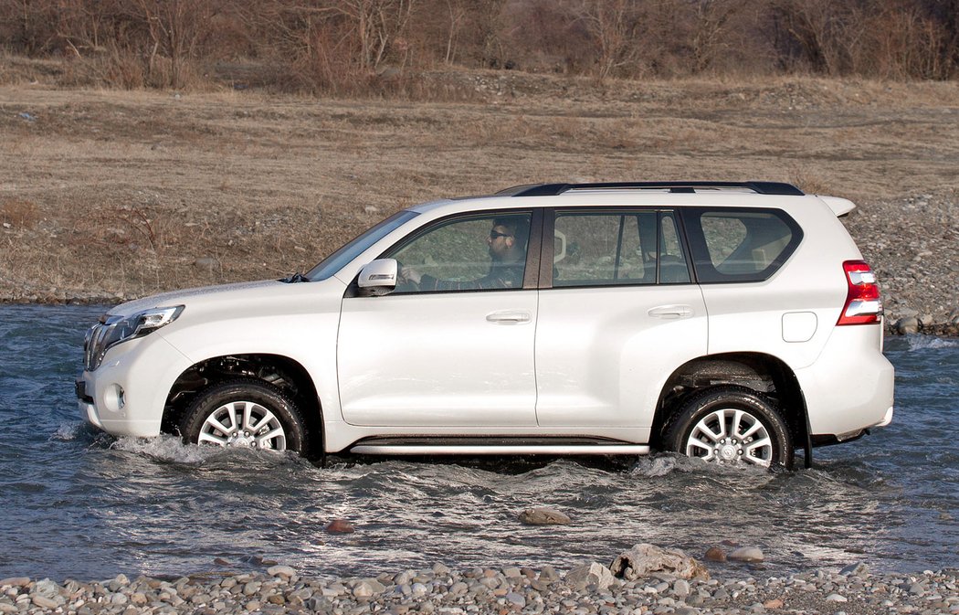 Land Cruiser: 2.8 D-4D/130 kW, 4.0 Dual VVT-i/207 kW, od 861 021 Kč