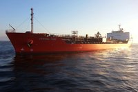 Piráti unesli tanker napojený na izraelského miliardáře? Loď převážela kyselinu, USA v pozoru