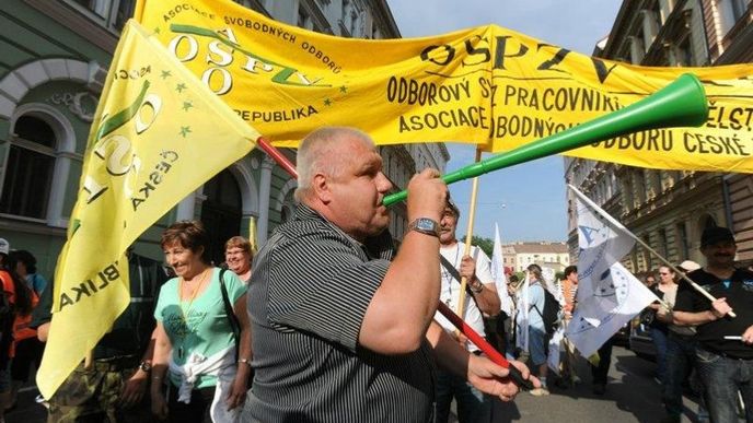 Foto z demonstrace, která 16. června doprovodila celodenní stávku v dopravě