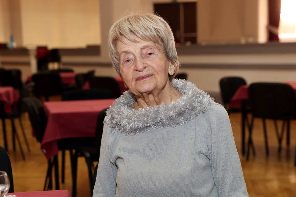 Helena Pechlátová (97) je jednou z nejstarších studentek Centra celoživotního vzdělávání (28.1.2020)