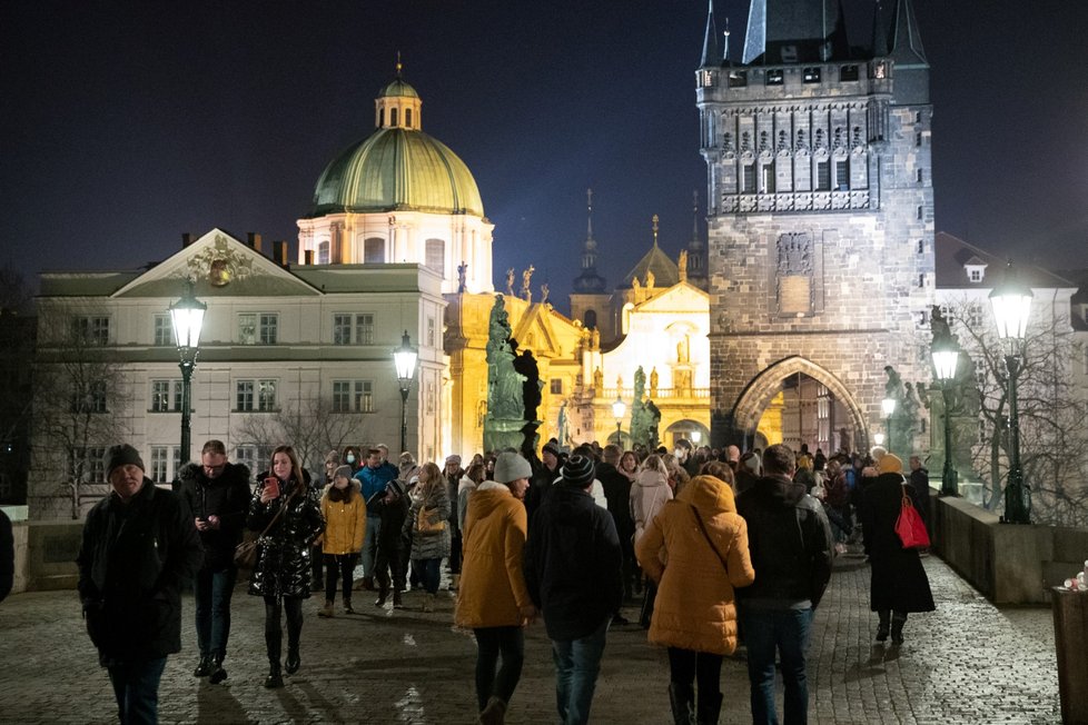 Do centra Prahy 5. prosince vyrazili Mikulášové i davy lidí.