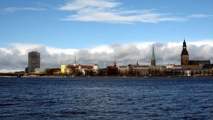 Centrum Rigy s řekou Daugavou.