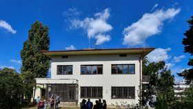 V prvorepublikové vile v Dejvicích vzniká Centrum Romů a Sintů. „Slibujeme si posun ve vztazích,“ říkají iniciátoři