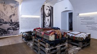 Zločin všech zločinů. V Terezíně byla otevřena expozice, která přináší nový pohled na genocidní násilí Zločin všech zločinů. V Terezíně byla otevřena expozice, která přináší nový pohled na genocidní násilí