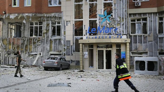 Centrum východoukrajinského Doněcka, důsledky dělostřelecké palby