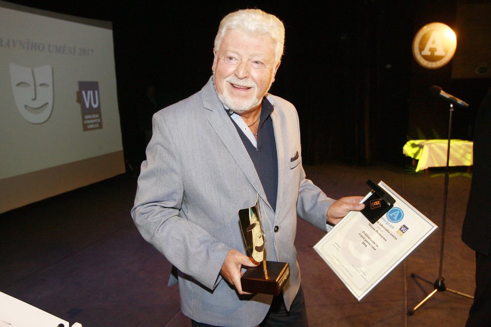Milan Drobný přebíral cenu za tvůrčí počin roku 2016.