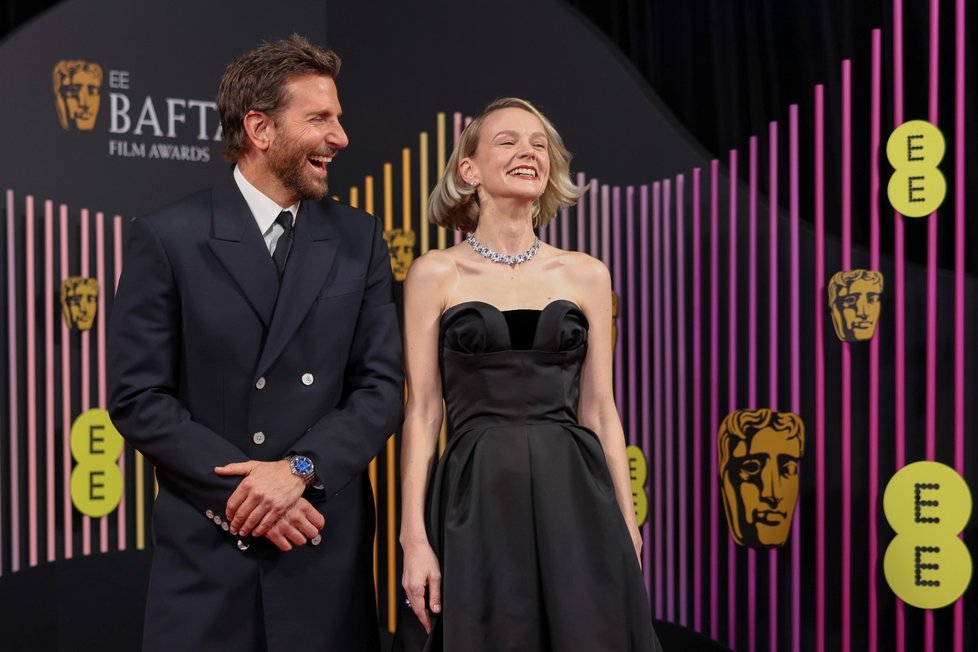 Ceny BAFTA 2024: Bradley Cooper a Carey Mulligan