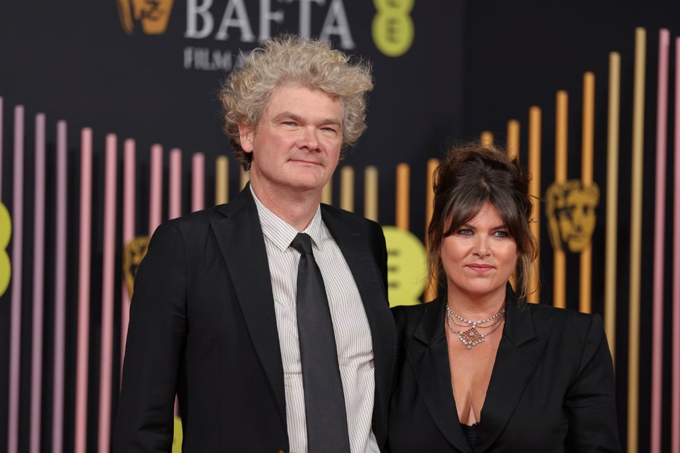 Ceny BAFTA 2024: Simon Farnaby a Claire Keelan