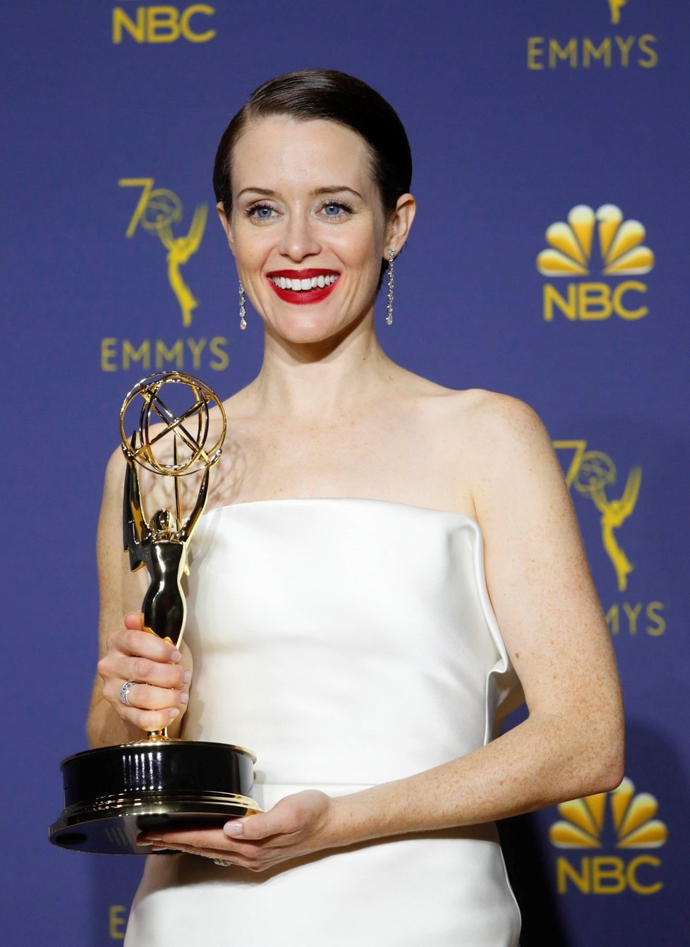 Ceny Emmy 2018: Claire Foy získala cenu za svou roli britské královny Alžběty II. v sérii The Crown