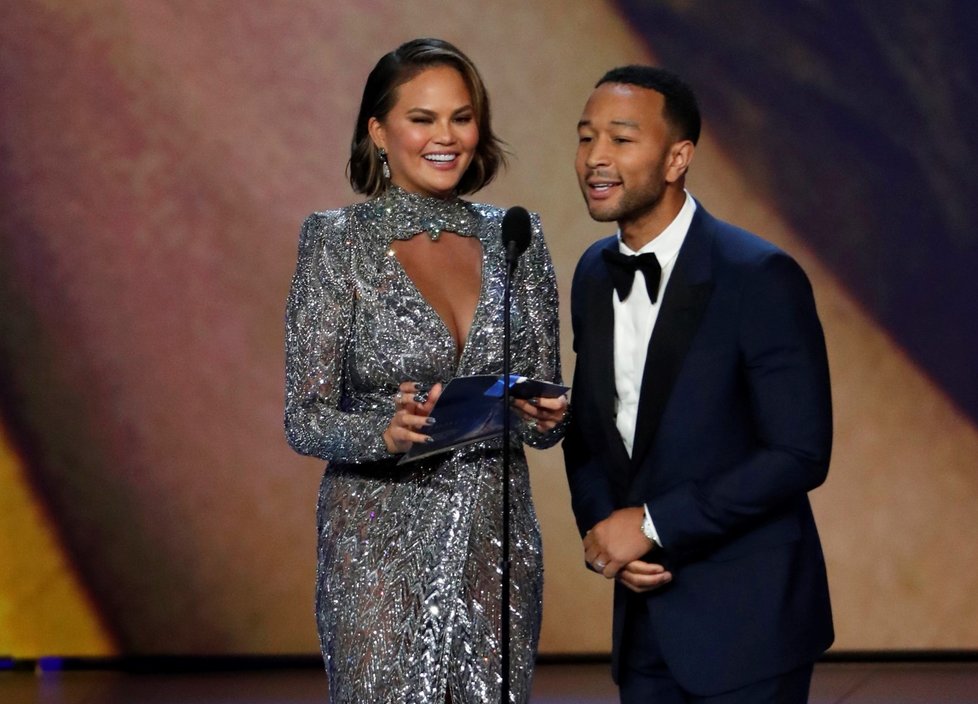 Ceny Emmy 2018: John Legend s manželkou Chrissy Teigen