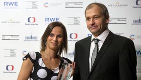 enu za nejlepší ženský herecký výkon převzala z rukou herce Marka Taclíka Klaudia Dudová za hlavní roli ve filmu Petra Václava Cesta ven.