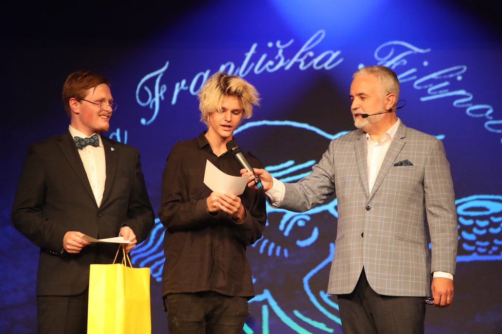 Ceny Františka Filipovského 2021: Vnuci Jorgy Kotrbové Matěj  (vlevo) a Filip Komínkovi