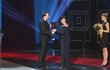 Andrea Kalivodová předala ocenění Svatopluku Semovi v kategorii opera Andrea Kalivodová předala ocenění Svatopluku Semovi v kategorii opera