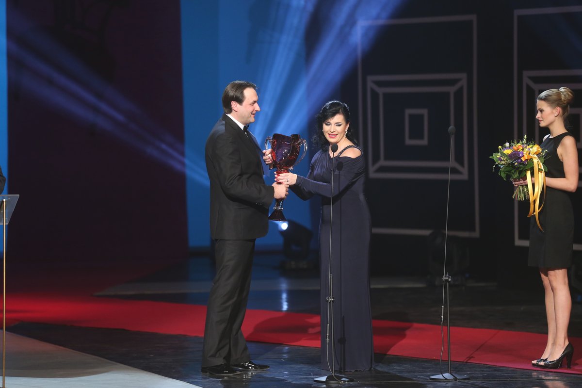 Andrea Kalivodová předala ocenění Svatopluku Semovi v kategorii opera