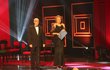 Bára Munzarová a ředitel Národního divadla Jan Burian předávali cenu pro herce do 33 let Bára Munzarová a ředitel Národního divadla Jan Burian předávali cenu pro herce do 33 let