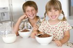Nejhorší jídla pro vaše děti: Cereálie k snídani a pitíčka na žízeň