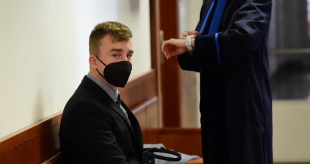Benediktu Čermákovi (22) ze Znojma změnil Vrchní soud v Olomouci šestiletý trest za podporu terorismu na podmínku.